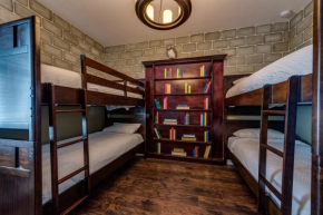Fabulous Home Near Disney with Private Pool, Themed Room, Bunkbeds & Resort Amenities - 291P